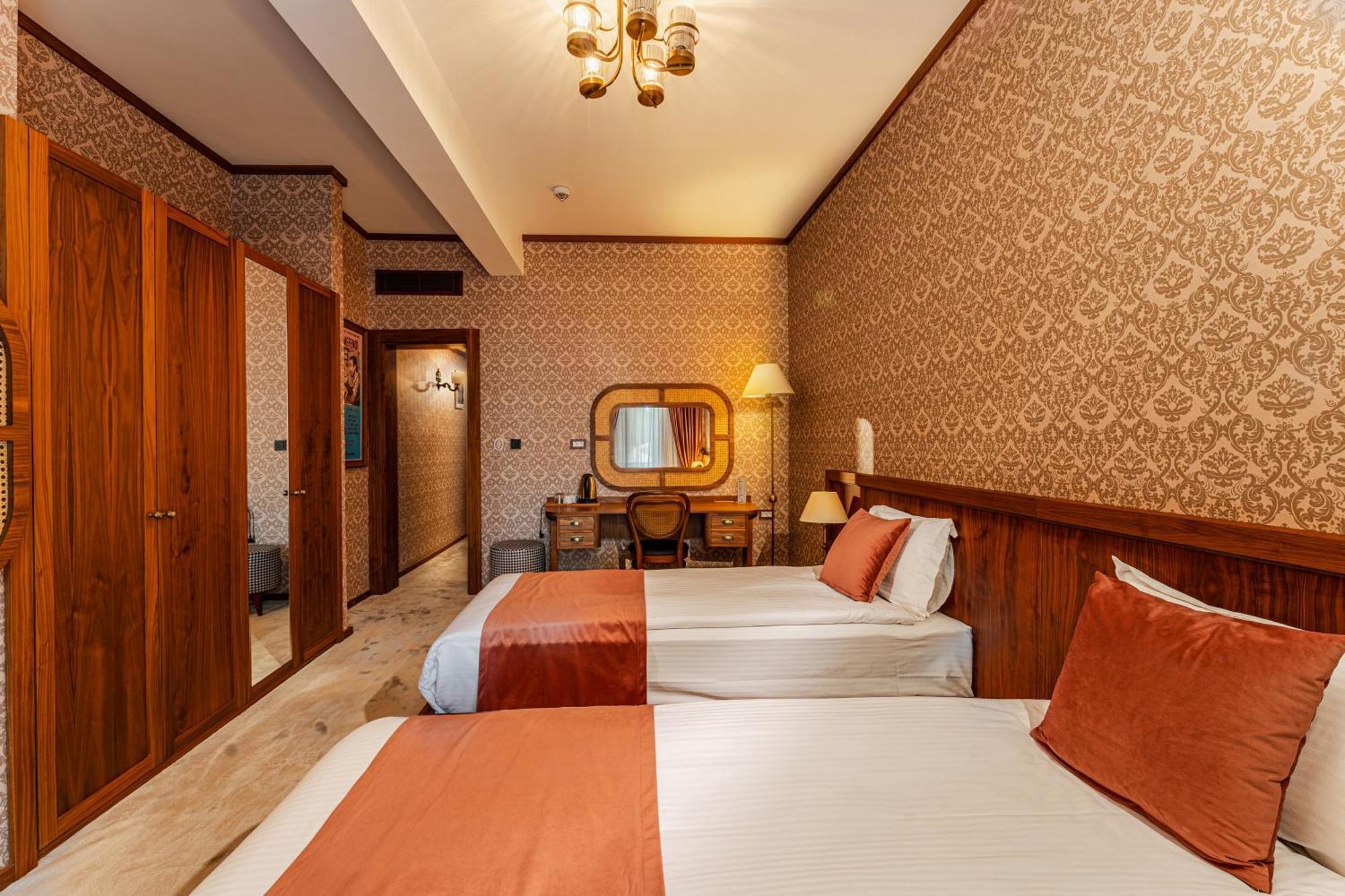 Otel 74 *