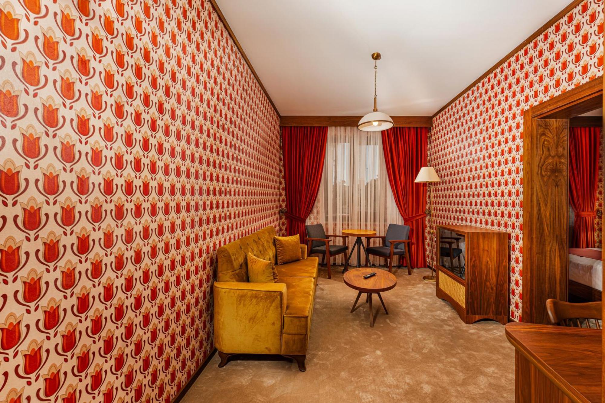 Otel 74